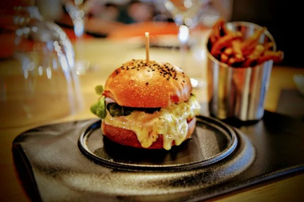 BURGER AZENED